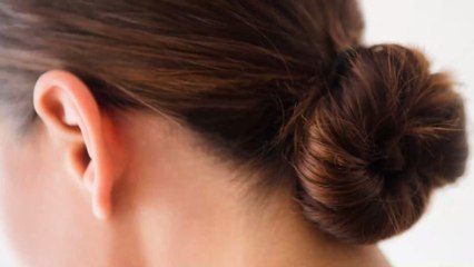 Comment faire un chignon sans élastique ?