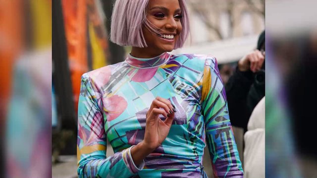 Alicia Aylies a adopté une couleur de cheveux inédite qui la transforme radicalement