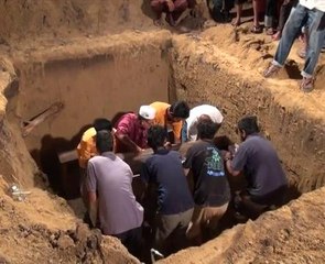 Jenazah 4 sekeluarga disemadikan di satu liang lahad