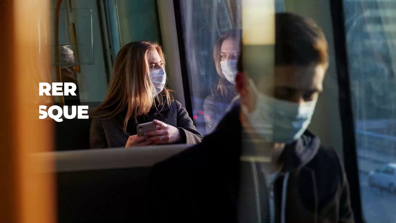 Cette femme a refusé de porter le masque dans un avion, elle se fait sortir encouragée par les passagers