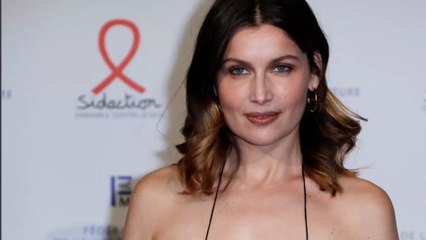 Laetitia Casta pose dans un ensemble en cuir et fait sensation !