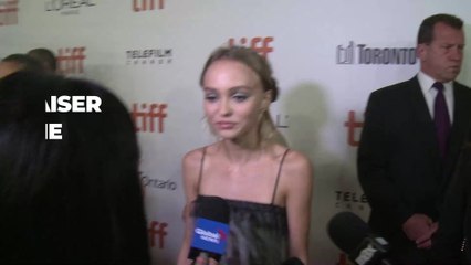 Lily-Rose Depp, son baiser torride avec sa "partenaire" enflamme la Toile