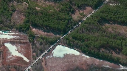 مشاهد جوية لأرتال عسكرية روسية تتوجه إلى كييف