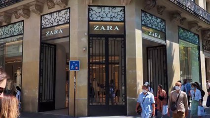 Cette robe Zara que tout le monde achète et qui convient à toutes les morphologies !