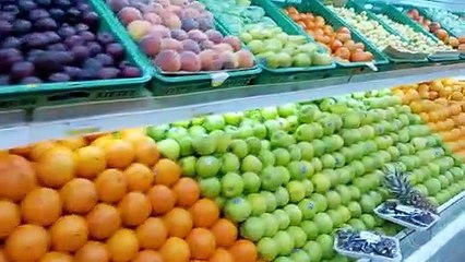 Buah buahan segar di pasar Arab