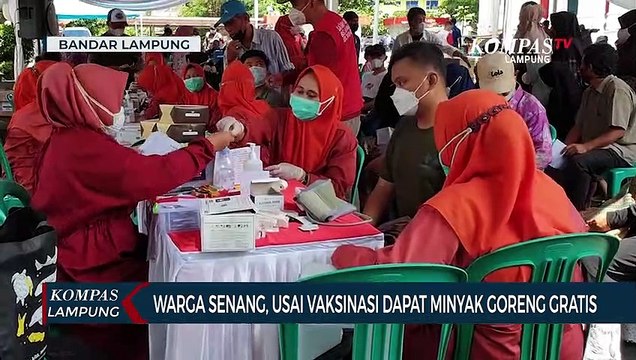 Usai Vaksin, Warga Bandar Lampung Dapat Minyak Goreng Gratis