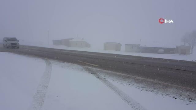 Kop Dağı'nda kar ve tipi ulaşımı olumsuz etkiliyor