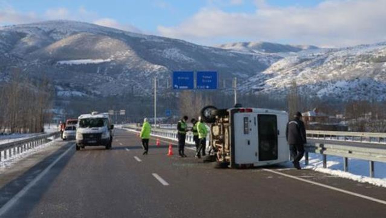 Tokat'tan kahreden haber! Askerleri taşıyan araç kaza yaptı, kahraman Mehmetçik şehit oldu