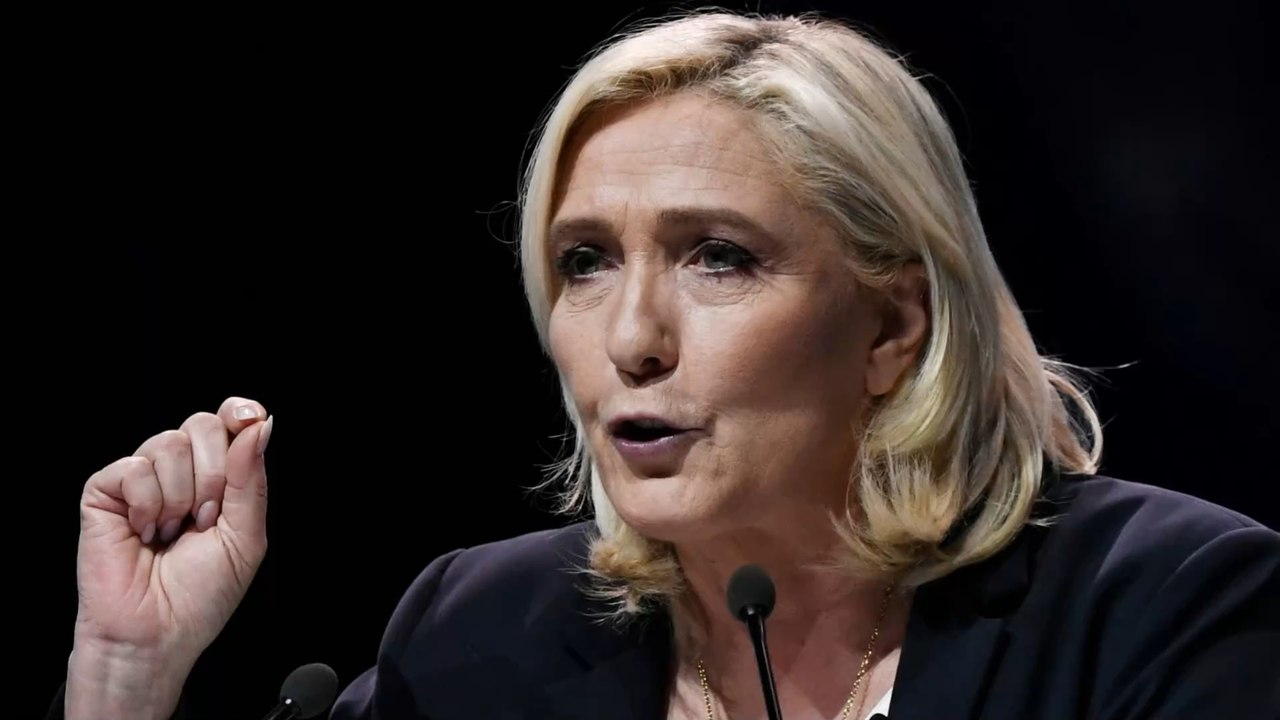 Arrivée catastrophique de Marine Le Pen : son bus fait des dégâts dans ce petit village breton