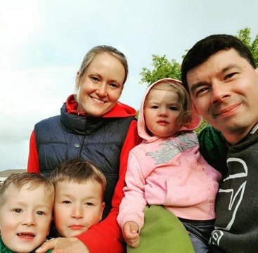 SAVAŞTAN KAÇAN RAHİP KUŞADASI'NDA AİLESİNE KAVUŞTU