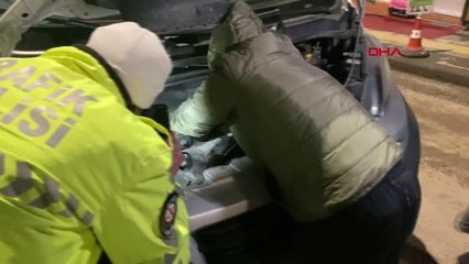 KAMYONETİN MOTORUNA GİREN KEDİ KURTARILDI