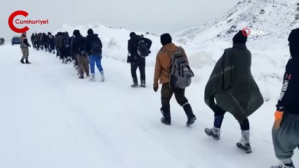‘Dur’ ihtarına uymayan minibüslerde 125 göçmen yakalandı