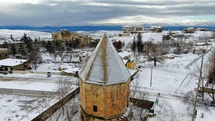 Download Video: Medeniyetlerin beşiği Harput tekrar beyaza büründü, kartpostallık görüntüler oluştu