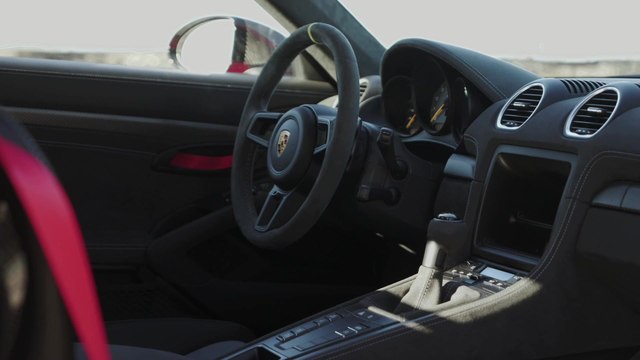 The new Porsche 718 Cayman GT4 RS Interior Design in Red
