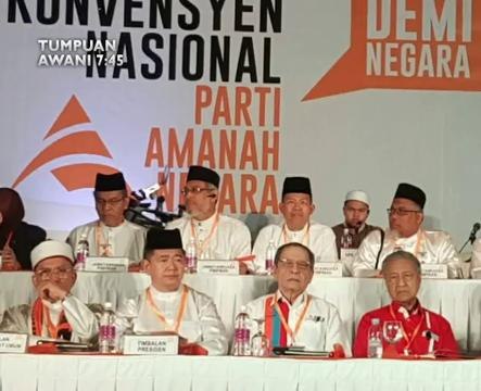 AWANI 7:45 malam ini: Lori tangki terbalik, kes rasuah berprofil tinggi dan Tun M di Konvensyen Amanah