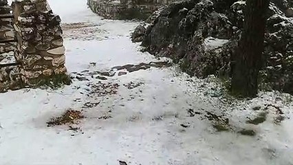 El Picacho de Cabra amanece cubierto de nieve