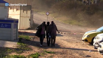 Nuevo salto masivo de la valla en Melilla un día después de la avalancha