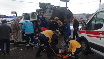 Siirt'te askeri araç ile sivil araç çarpıştı: 5 yaralı