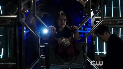 The Flash 2º Temporada Teaser "The Runaway Dinosaur" Original