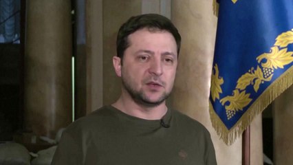 젤렌스키 "떠나지 않겠다" 수도 사수 의지 재확인 / YTN