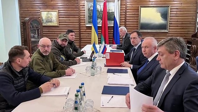 Guerra in Ucraina: la Russia riapre ai corridoi umanitari. Kiev: Bombe invece di evacuazioni
