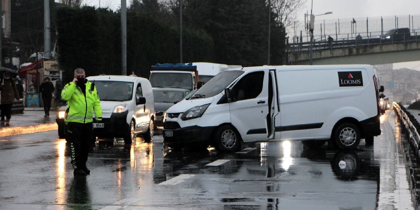 Okmeydanı-TEM bağlantı yolunda trafiği kilitleyen kaza