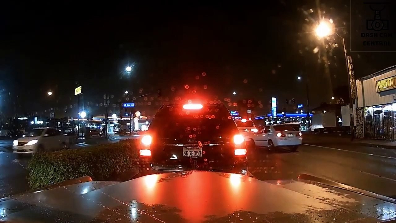 DRIVING FAILS Compilation - BAD DRIVERS & INSTANT KARMA - BEST OF DASHCAMS #17