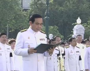 Thai government officials take an oath to honour late king Bhumibol