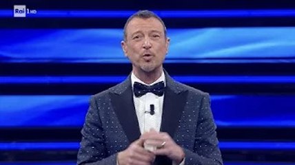 Descargar video: Festival di Sanremo 2022, Amadeus confermato al timone: sarà direttore artistico e conduttore nel 20