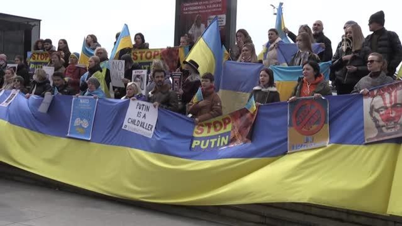 Ukraynalılar, Rusya'nın Ukrayna'ya saldırısını protesto etti