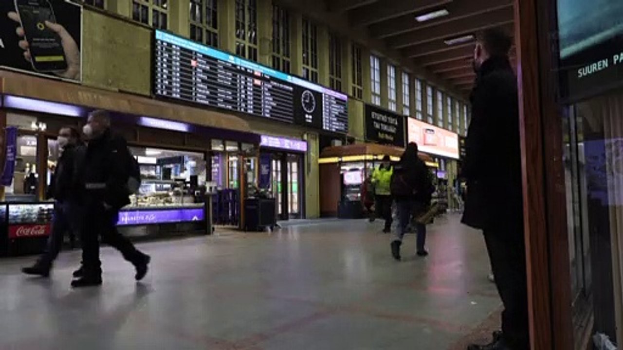 I russi che possono prendono il treno per la Finlandia o l'aereo per Dubai