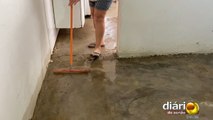 Moradores da Agrovila sofrem com lama em Cajazeiras