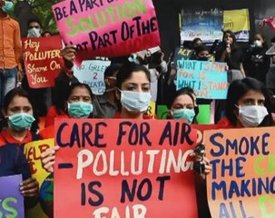 Hundreds protest in New Delhi under blanket of thick smog
