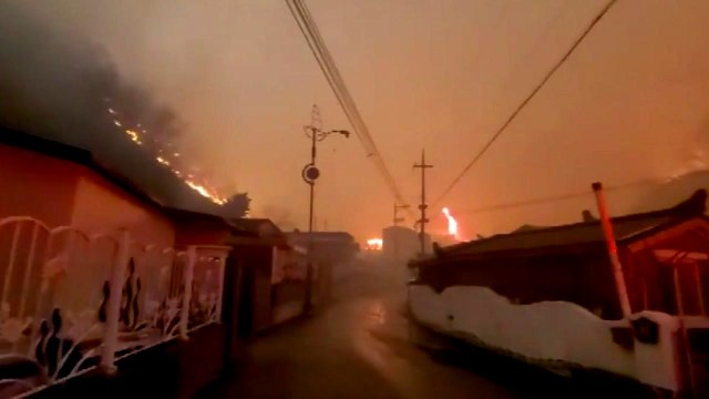 경북 강원 동시다발 산불...야간 진화 상황은? / YTN