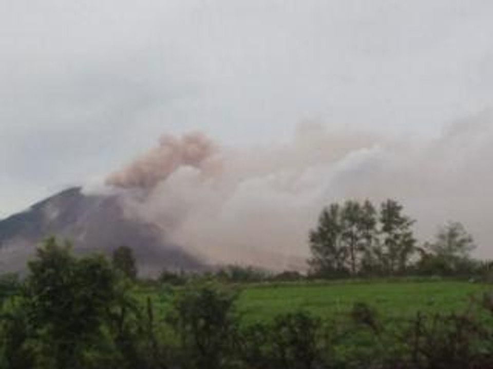 Indonesia's Sinabung erupts again
