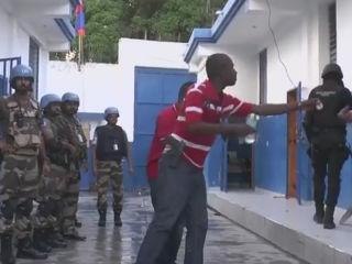 Download Video: Mass prison break in Haiti, 174 inmates flee after killing guard