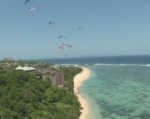 Paragliders fill Bali's skies for new world record