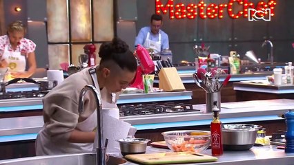 MasterChef: un pequeño accidente afectó a dos cocineros