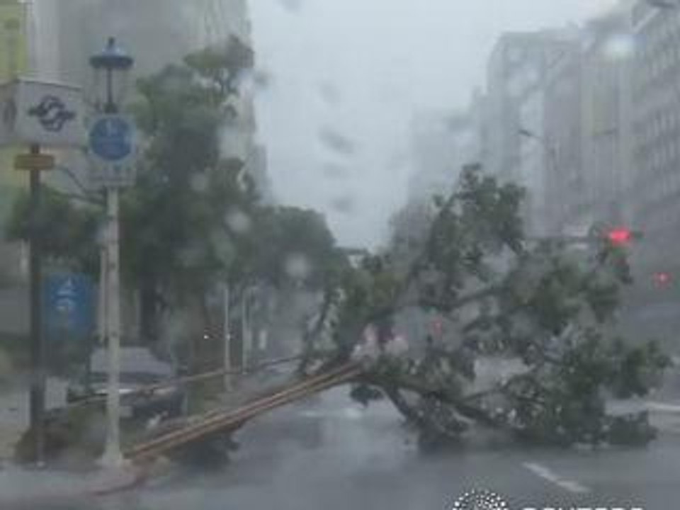 Taipei caught in typhoon