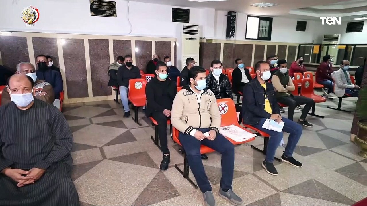 فولي ابو السعود يلتقي ببعض المواطنين داخل ادارة السجلات العسكرية