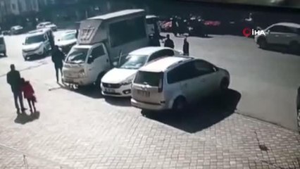 Polisin "Dur" ihtarına uymayan ehliyetsiz çocuklar ortalığı birbirine kattı