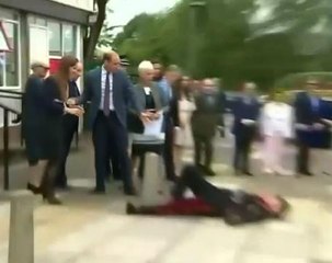Prince William to the rescue of fallen dignitary