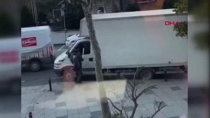 Şişli'de İSPARK görevlisi sürücüye sopayla saldırdı