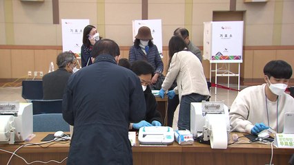 첫날 사전 투표율 낮았던 부산...오후부터 대기행렬 / YTN