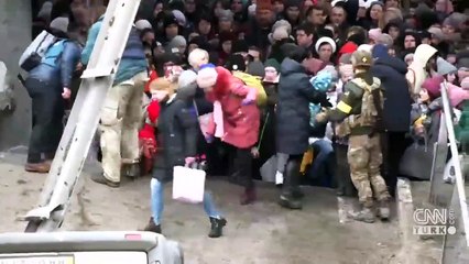 İnsanlık dramı: Sivil halk İrpin'den ayrılıyor