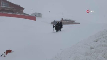 Hakkari'de 50 yerleşim yerinin yolu ulaşıma kapandı
