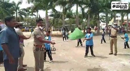 2 மணி நேரம் சிலம்பம் சுற்றிய மாணவர்கள்; சான்றிதழ் வழங்கி பாராட்டு!