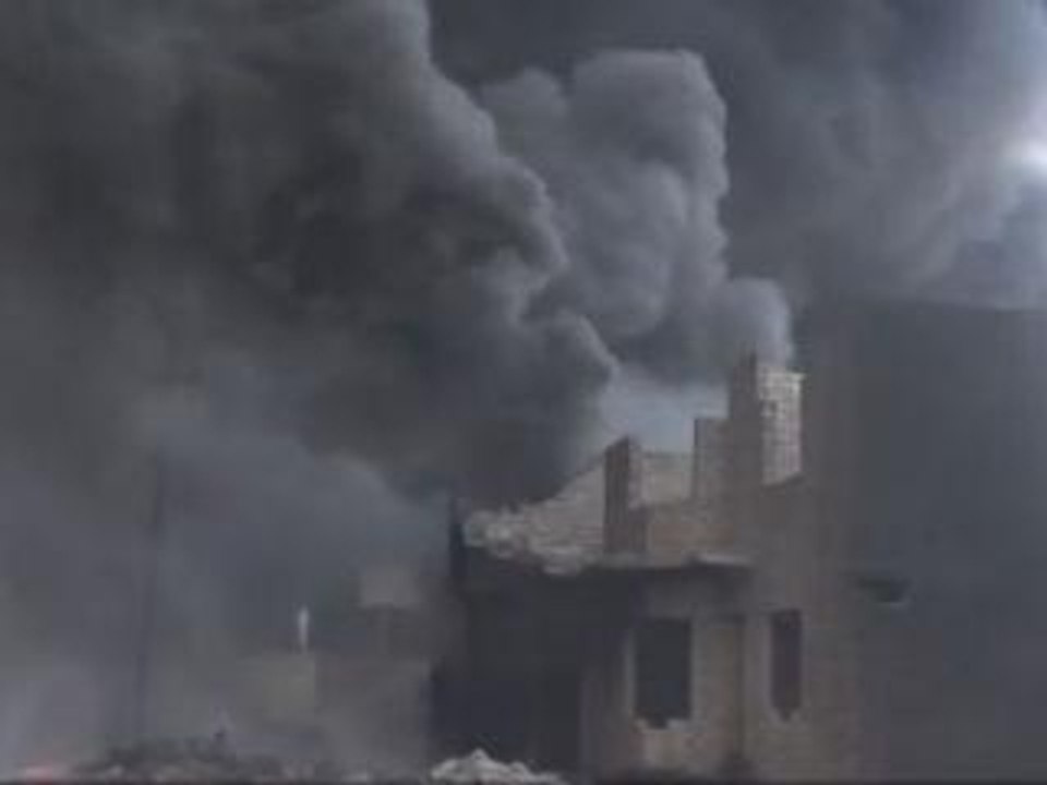 Iraqi town battes raging fires left by DAISH jihadists