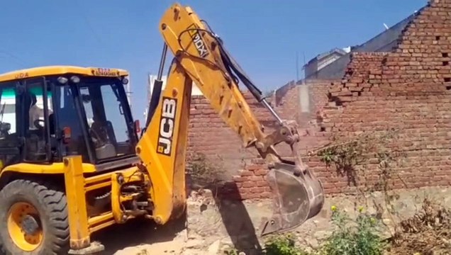 पृथ्वीराज नगर में अवैध निर्माणों पर गरजा जेडीए का बुलडोजर...देखें वीडियो