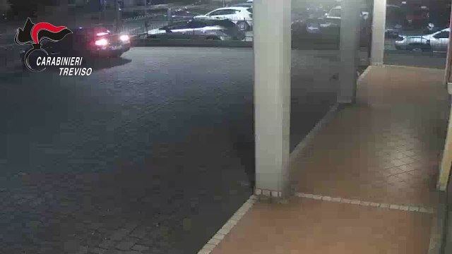 Assalti a bancomat con esplosivo, 11 arresti nel Nordest
